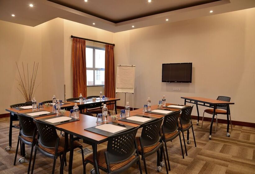 Отель Town Lodge George