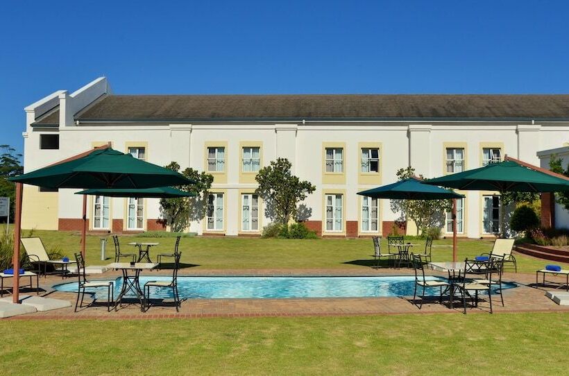 Отель Town Lodge George