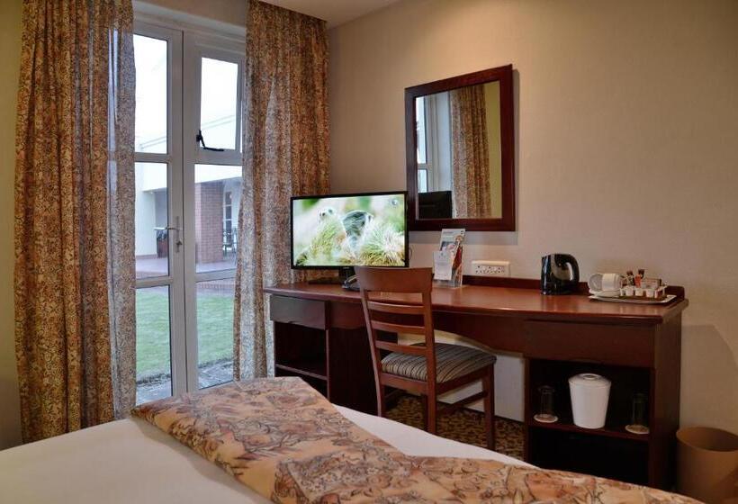 Отель Town Lodge George