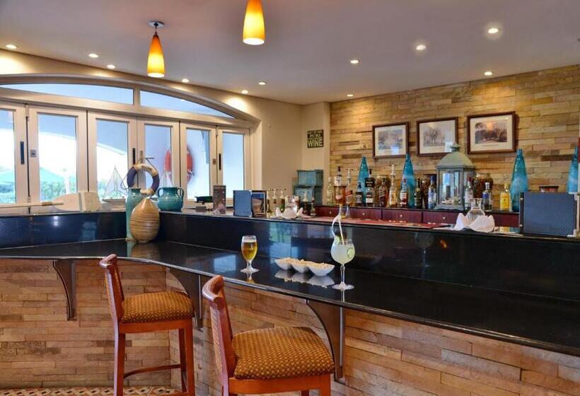 Отель Town Lodge George