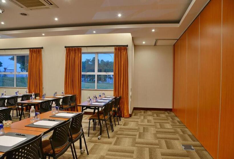 Отель Town Lodge George