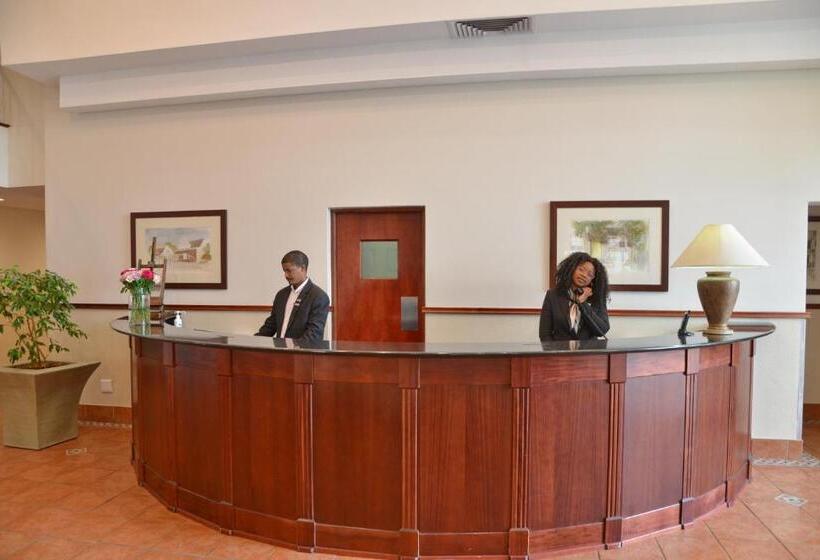 Отель Town Lodge George