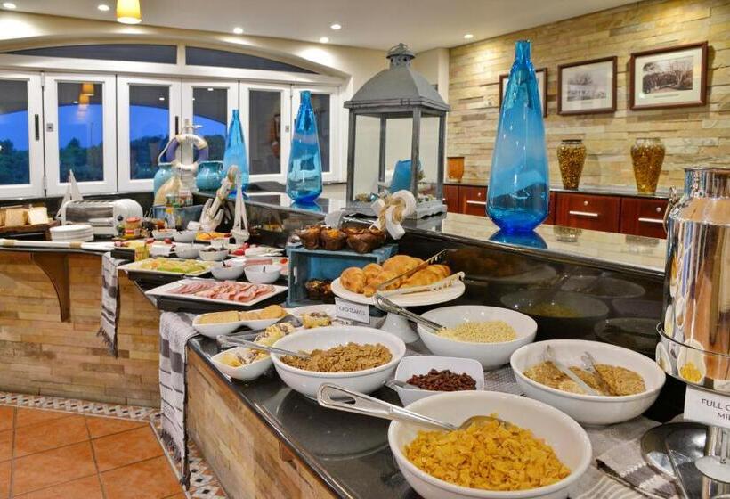 Отель Town Lodge George