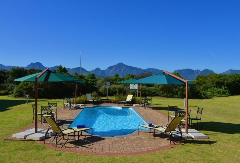 Отель Town Lodge George