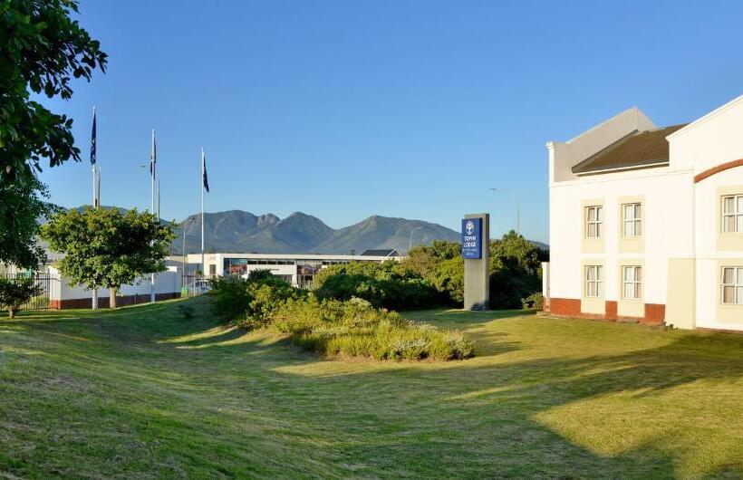 Отель Town Lodge George