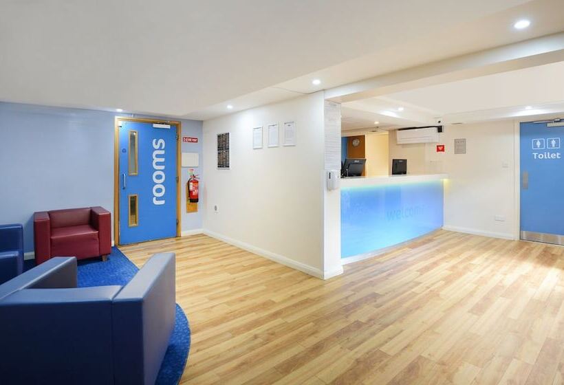 בית מלון כפרי Travelodge Dublin Airport North  Swords