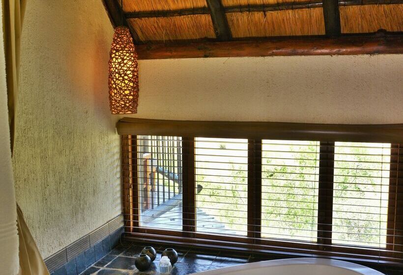 فندق Tshukudu Bush Lodge