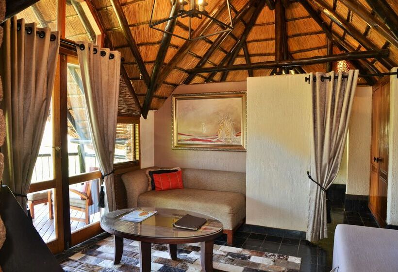 Отель Tshukudu Bush Lodge