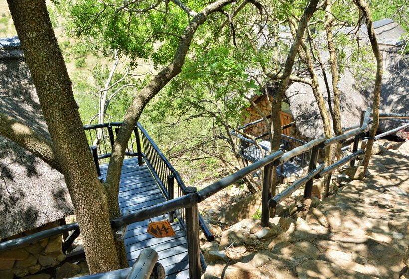 Отель Tshukudu Bush Lodge