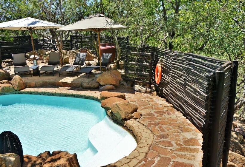 Отель Tshukudu Bush Lodge