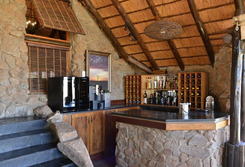 Отель Tshukudu Bush Lodge
