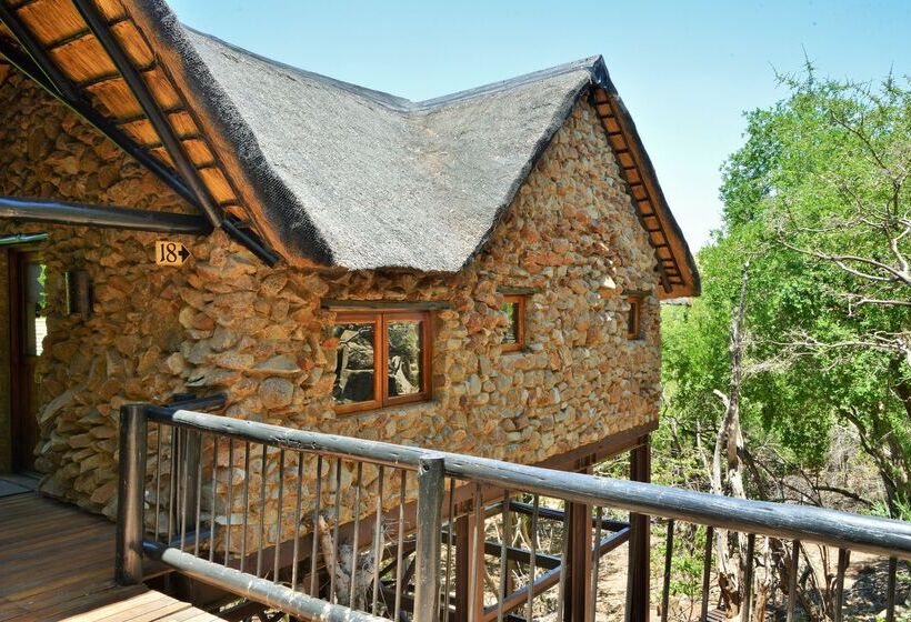 Отель Tshukudu Bush Lodge
