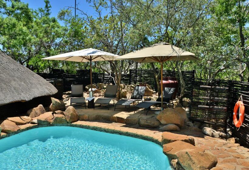 فندق Tshukudu Bush Lodge