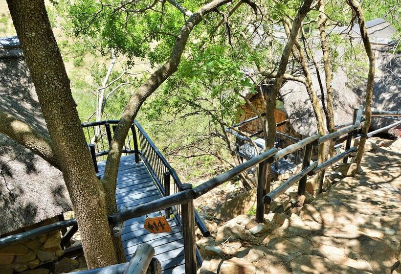Отель Tshukudu Bush Lodge