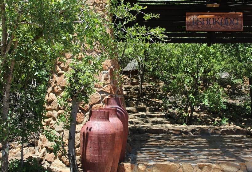Отель Tshukudu Bush Lodge