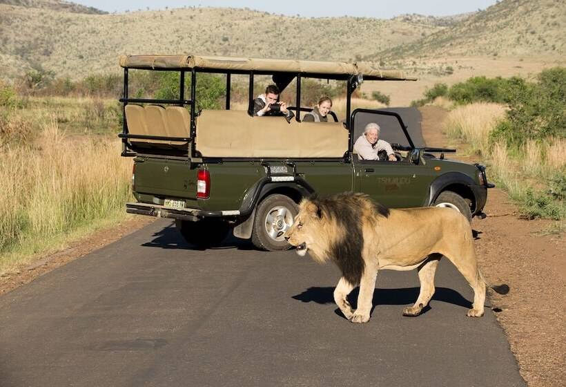 Отель Tshukudu Bush Lodge