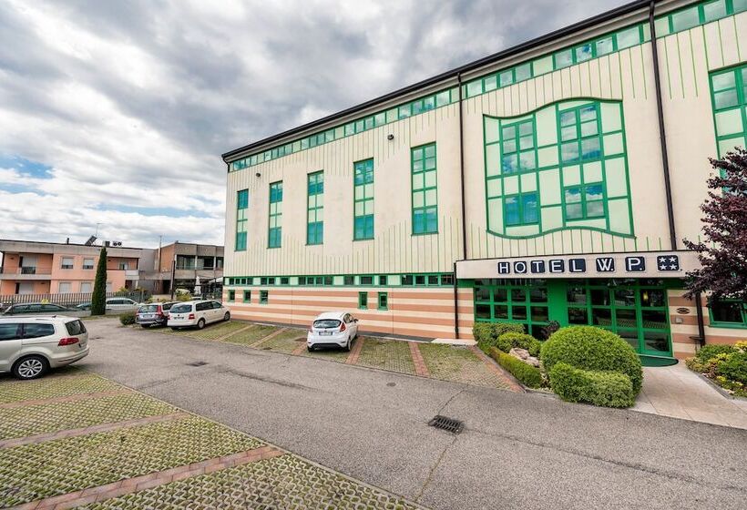 Отель West Point Airport