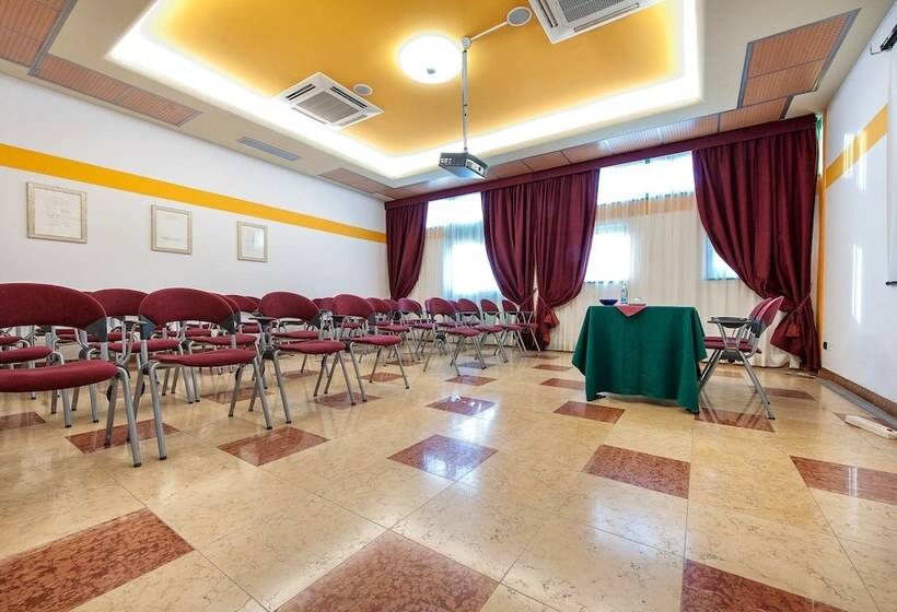 Отель West Point Airport