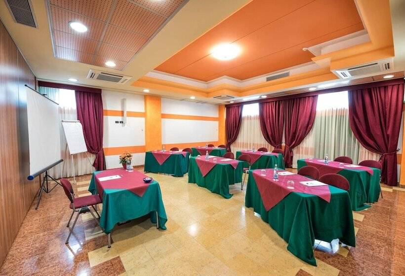 Отель West Point Airport