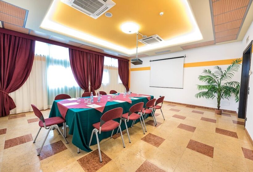 Отель West Point Airport