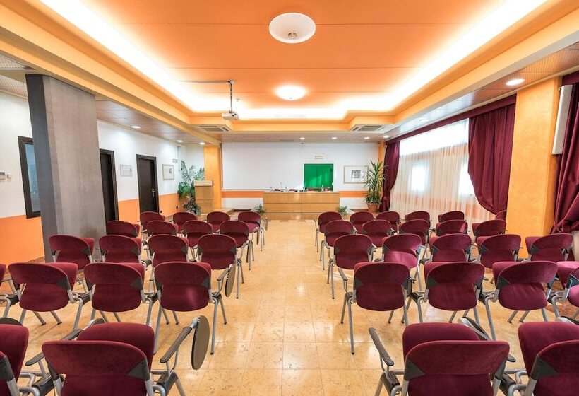 Отель West Point Airport