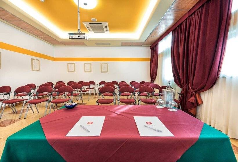 Отель West Point Airport