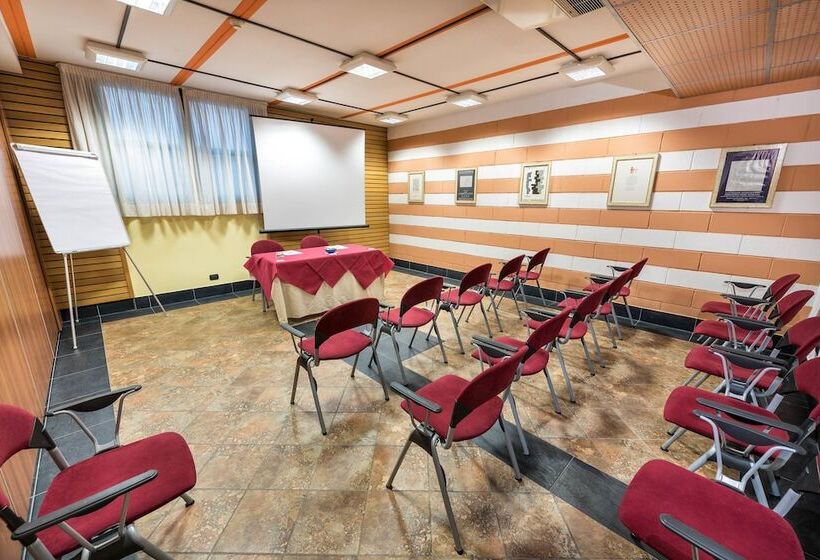 Отель West Point Airport