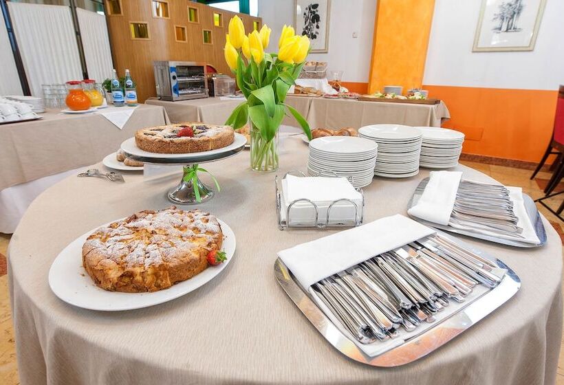 Отель West Point Airport