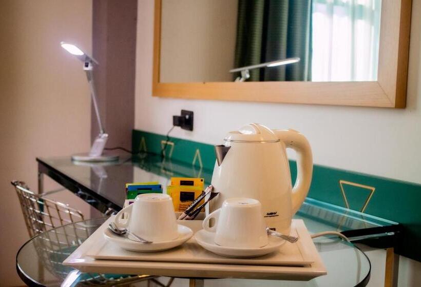 Отель West Point Airport