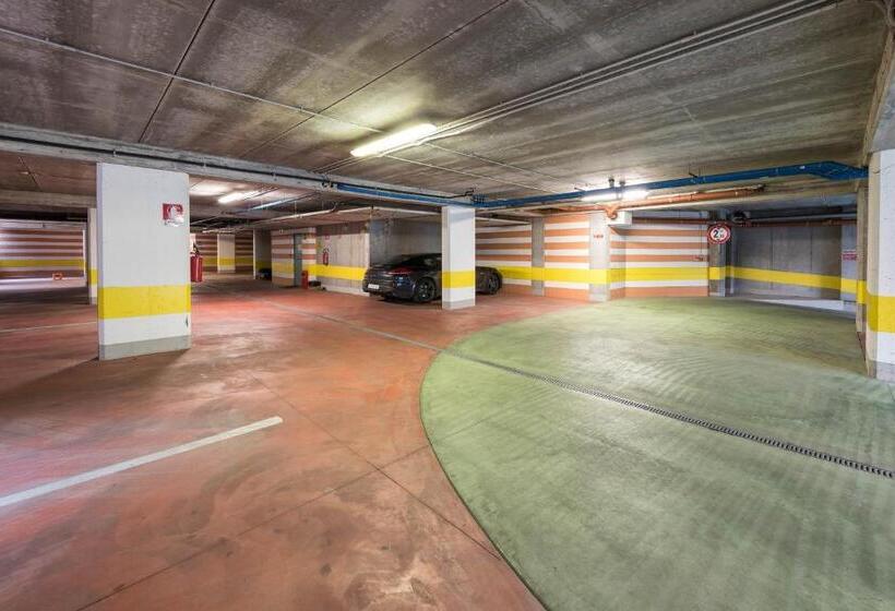 Отель West Point Airport