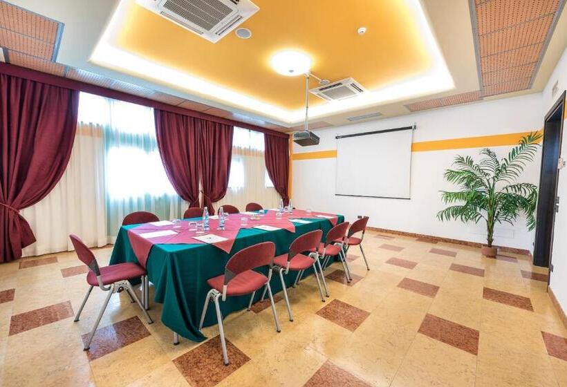 Отель West Point Airport