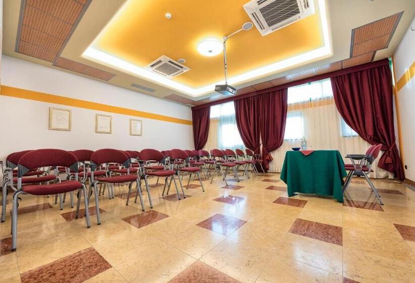 Отель West Point Airport