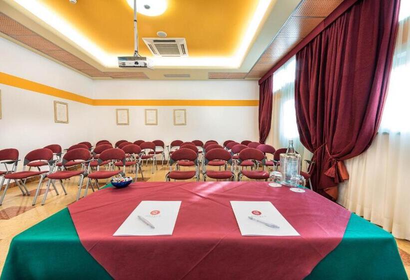 Отель West Point Airport