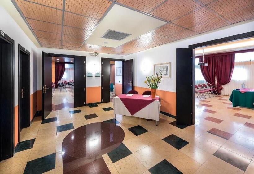 Отель West Point Airport