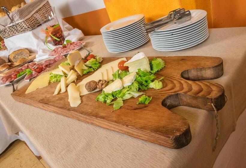 Отель West Point Airport