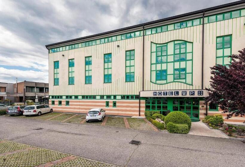 Отель West Point Airport