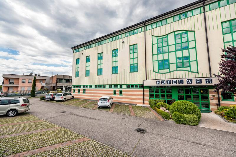 Отель West Point Airport