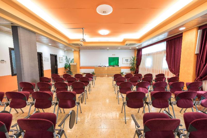 Отель West Point Airport