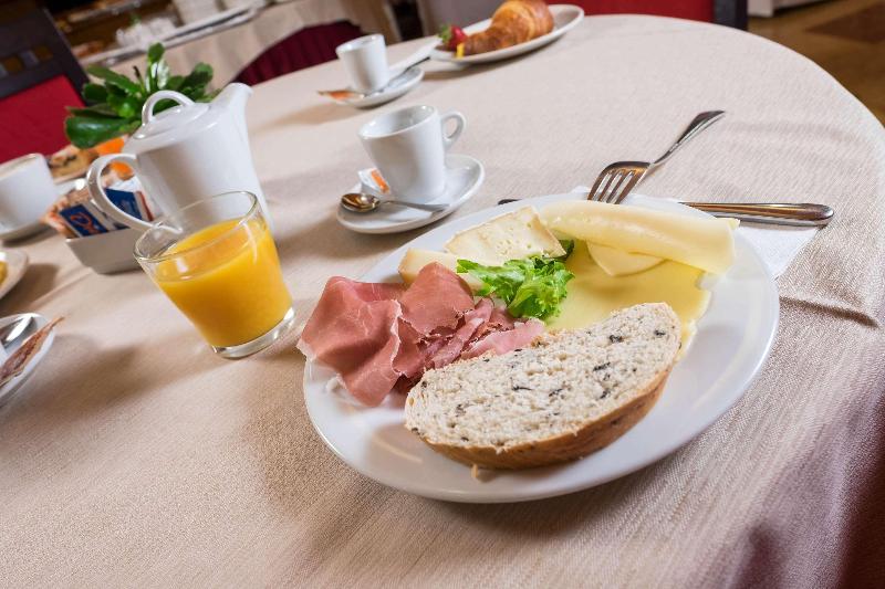 Отель West Point Airport