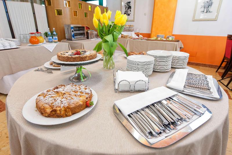 Отель West Point Airport