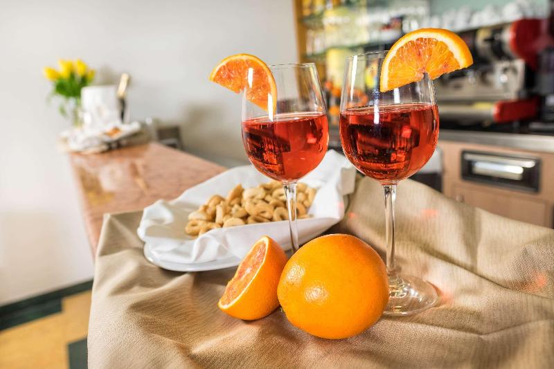 Отель West Point Airport