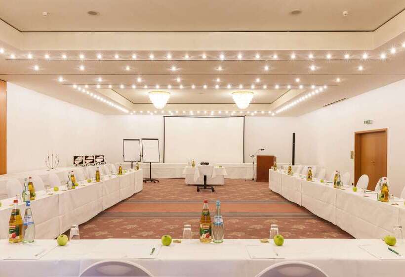 Отель Wyndham Garden Donaueschingen