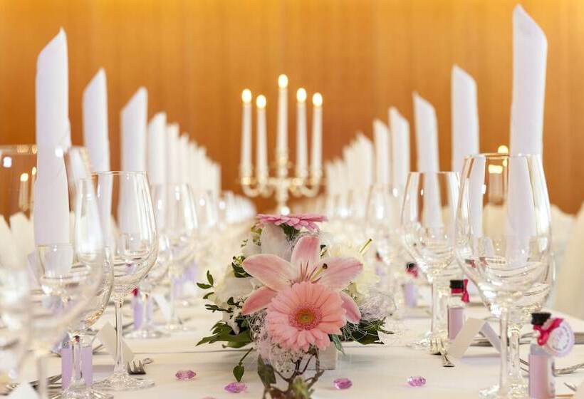 Отель Wyndham Garden Donaueschingen