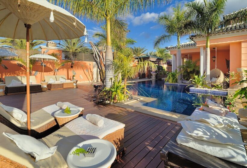 Royal Garden Villas, Luxury