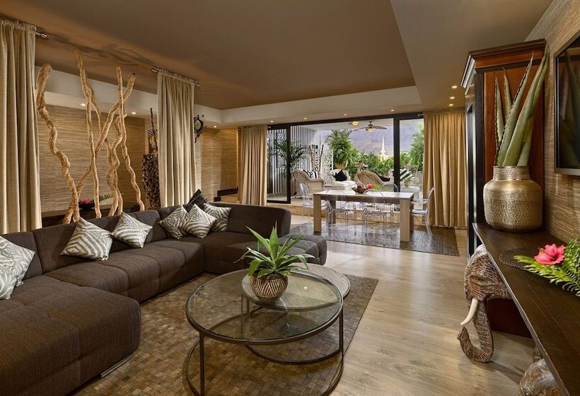Royal Garden Villas, Luxury