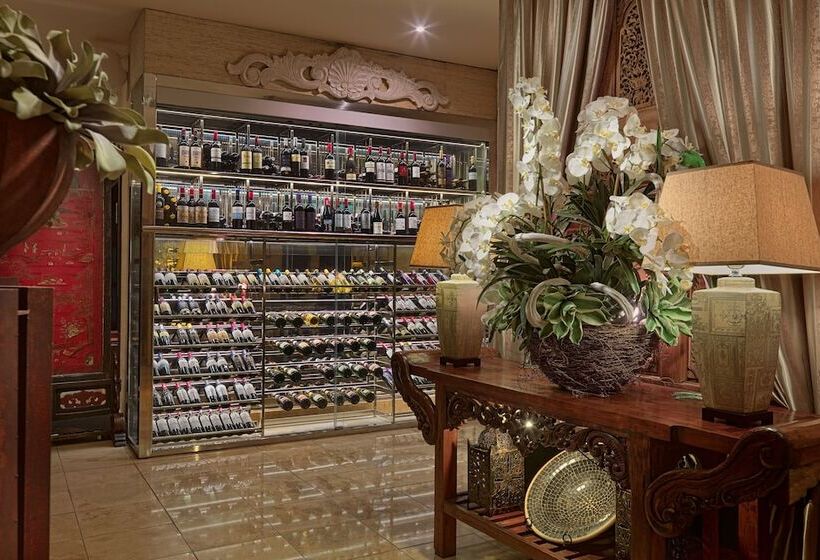 Royal Garden Villas, Luxury