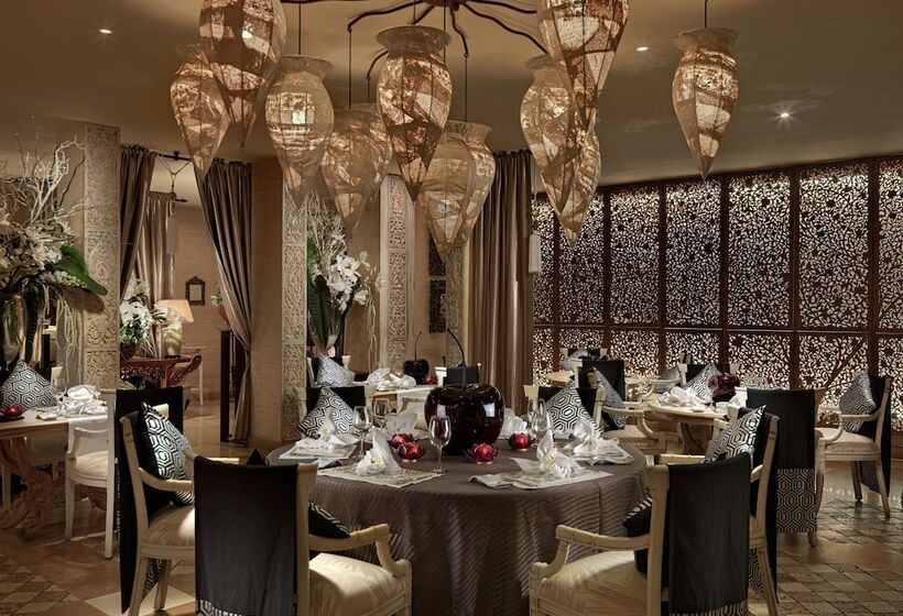 Royal Garden Villas, Luxury