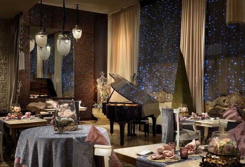 Royal Garden Villas, Luxury