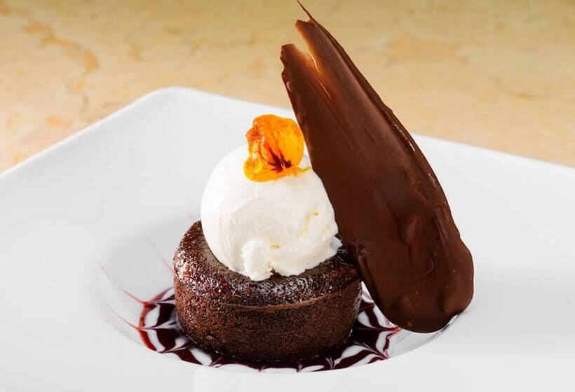 Royal Garden Villas, Luxury