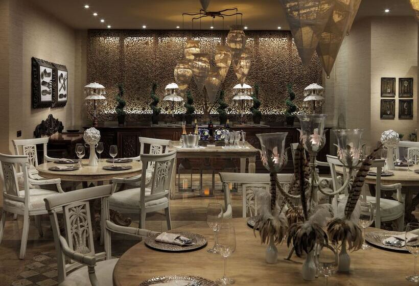 Royal Garden Villas, Luxury